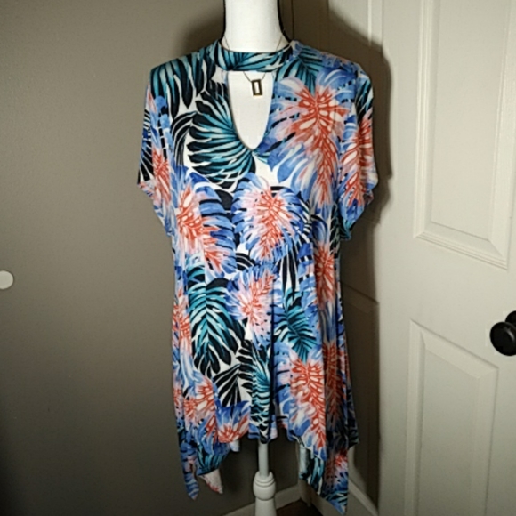 Jennifer Lopez Tops - Jennifer Lopez Tropical Palm Shark Bite Key Hole